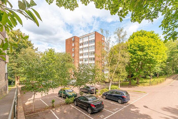 2 Bedroom Flat To Rent In College Road, Crystal Palace, London, SE19