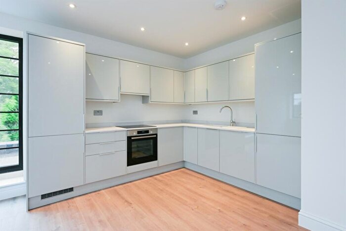 3 Bedroom Apartment For Sale In Barton Green, New Malden, KT3