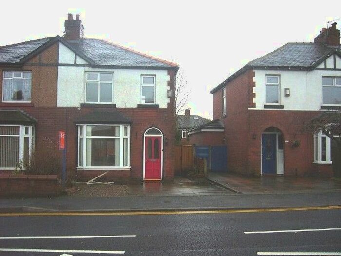 3 Bedroom Semi-Detached House To Rent In Plodder Lane, Bolton, BL4