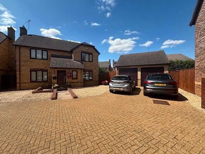 4 Bedroom Property To Rent In Mallard Close, Watermead, Aylesbury, HP19