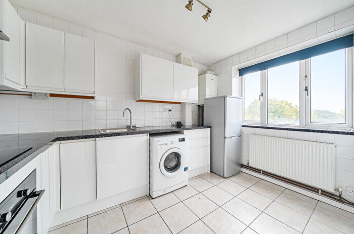 2 Bedroom Apartment For Sale In Casterbridge Road, Blackheath, London, SE3