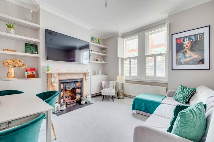 1 Bedroom Flat To Rent In Munster Road, London, SW6