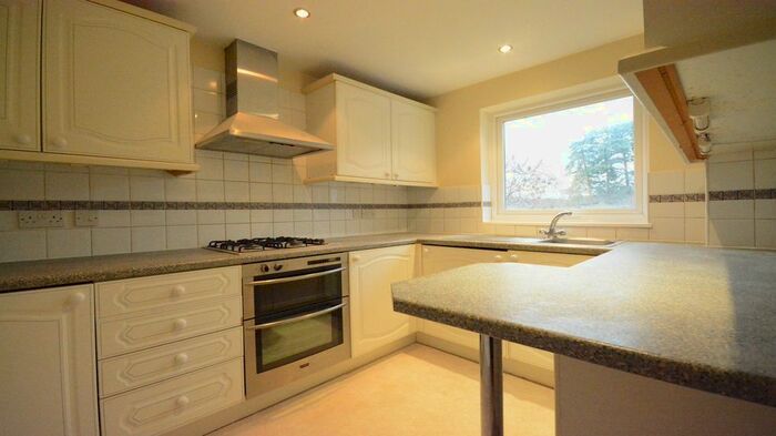 1 Bedroom Flat To Rent In Wallingford Close, Bracknell, RG12