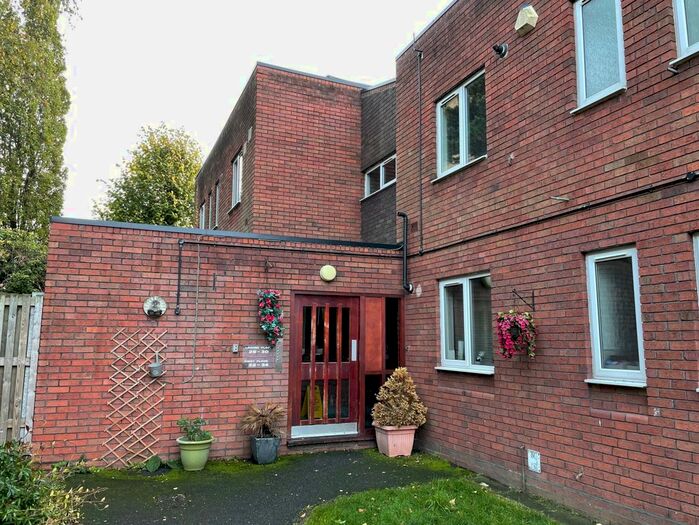 3 Bedroom Flat To Rent In Church Hill, Coleshill, West Midlands, B46