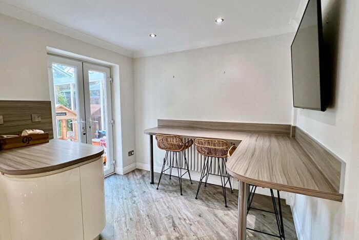 5 Bedroom Detached House For Sale In Hobbs Park, St Leonards, BH24
