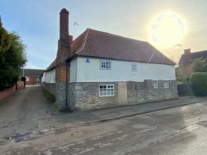 4 Bedroom Detached House For Sale In The White House, Low Street, Collingham, NG23