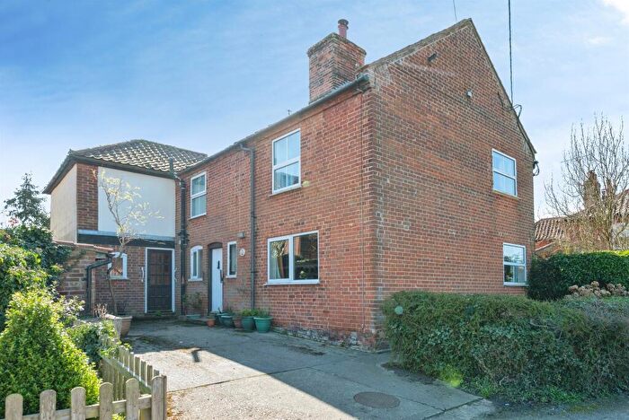2 Bedroom Character Property For Sale In The Green, Aldborough, Norwich, NR11