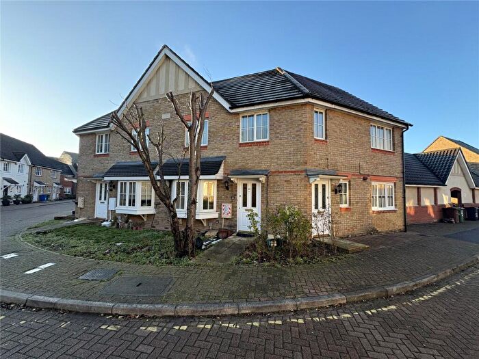 2 Bedroom Maisonette For Sale In Plymouth Road, Chafford Hundred, Grays, Essex, RM16