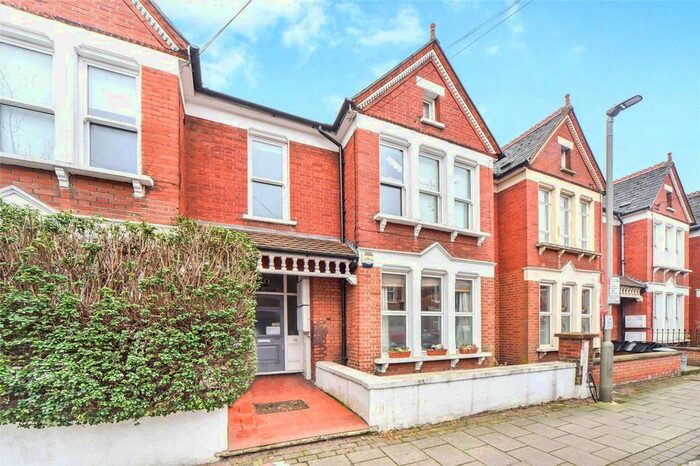 3 Bedroom Flat To Rent In Yukon Road, Balham, London, SW12