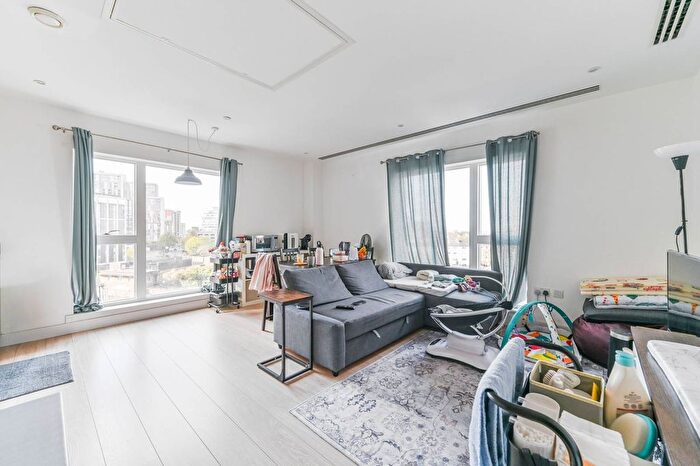 2 Bedroom Flat To Rent In Santina Apartments, East Croydon, Croydon, CR0