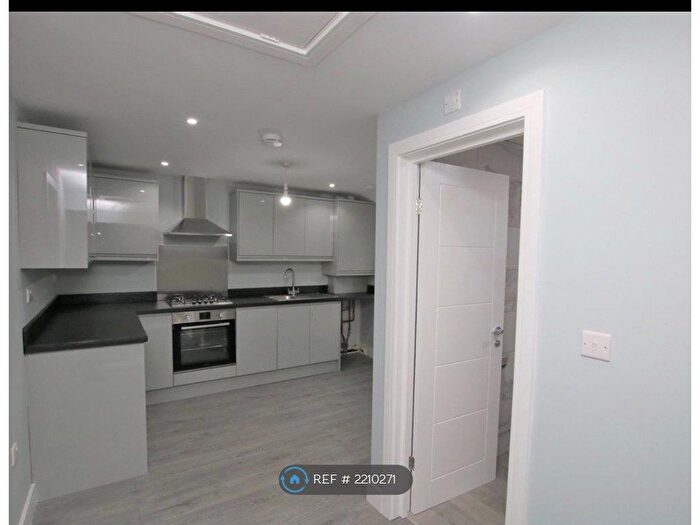 3 Bedroom Maisonette To Rent In Reading, Reading, RG30