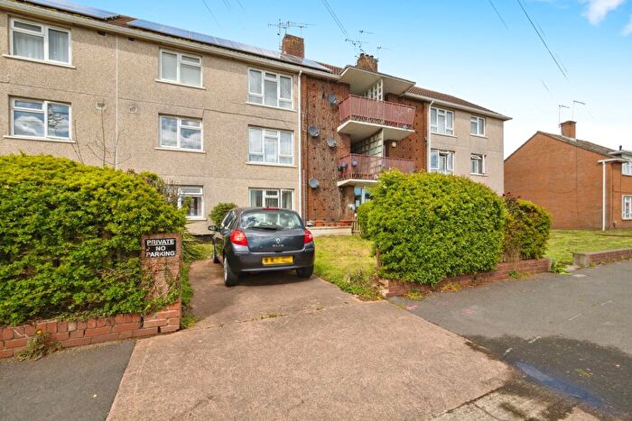 2 Bedroom Flat For Sale In Burnthouse Lane, Exeter, Devon, EX2