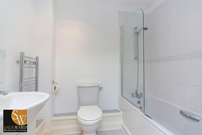 2 Bedroom Apartment To Rent In Newland Gardens, Hertford, Hertfordshire, SG13
