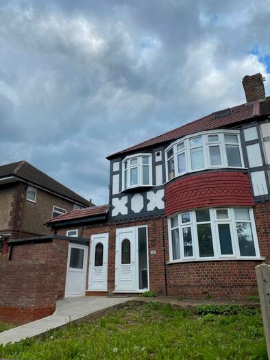 2 Bedroom Flat To Rent In Mandeville Road, Northolt, UB5