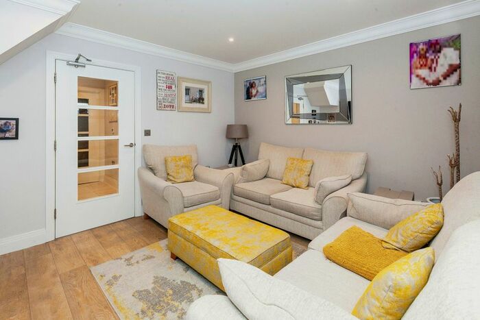 3 Bedroom End Of Terrace House For Sale In Connaught Close, Uxbridge, UB8