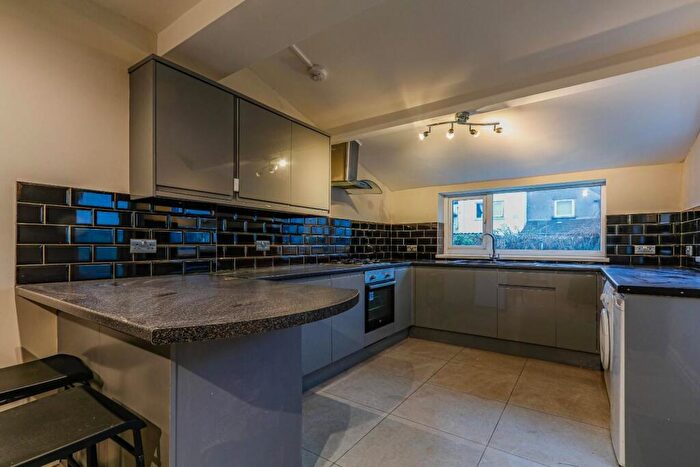 5 Bedroom Private Halls To Rent In Dogfield Street, Roath, CF24