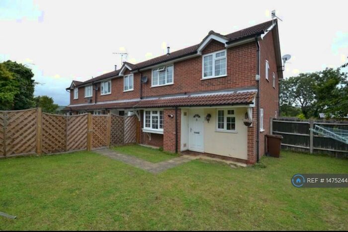 2 Bedroom End Of Terrace House To Rent In Stonecross Lea, Chatham, ME5