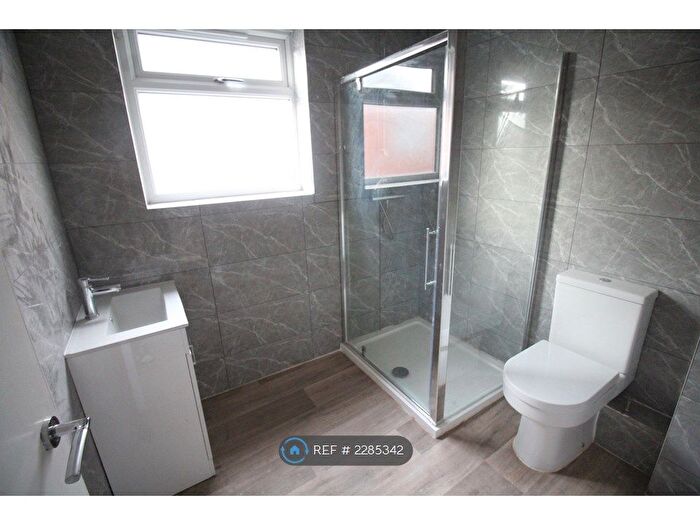 3 Bedroom Flat To Rent In Melton Road, Leicester, LE4