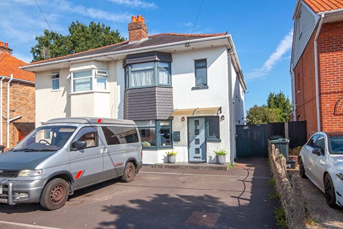 4 Bedroom Semi-Detached House For Sale In Salisbury Road, Totton, SO40