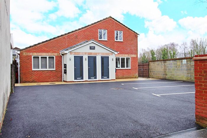 2 Bedroom Maisonette To Rent In Nursery Road, Salisbury, SP2