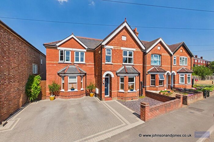 4 Bedroom Detached House For Sale In Liberty Lane, Addlestone, KT15