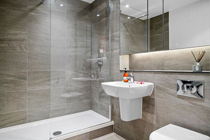 2 Bedroom Apartment To Rent In Chalk, M5