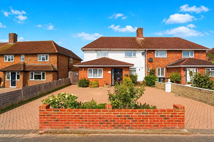 4 Bedroom Semi-Detached House For Sale In Drakes Drive, St. Albans, Hertfordshire, AL1