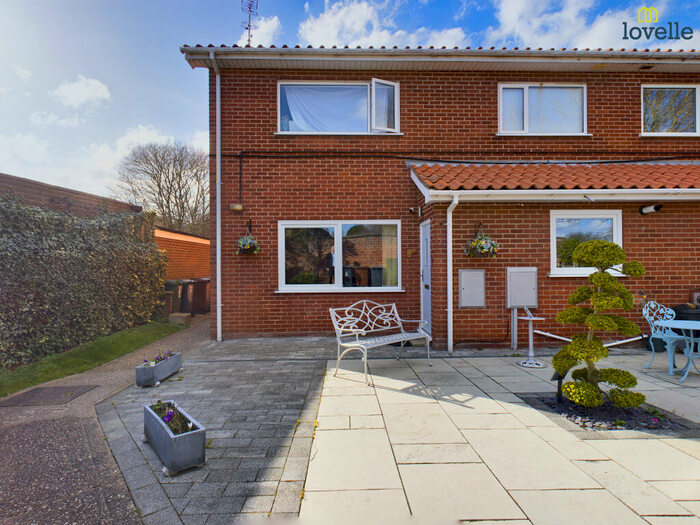 2 Bedroom Flat To Rent In Springfield Close, Lincoln, LN1