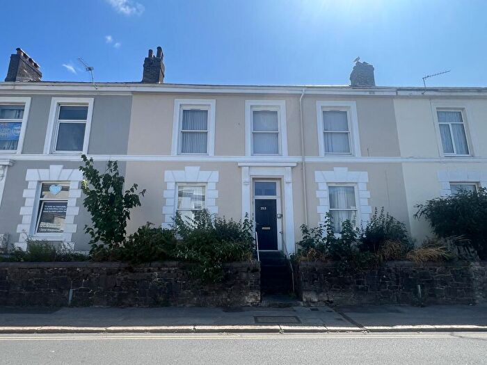 2 Bedroom Flat For Sale In Ground Floor Flat, North Road West, Plymouth, Devon, PL1