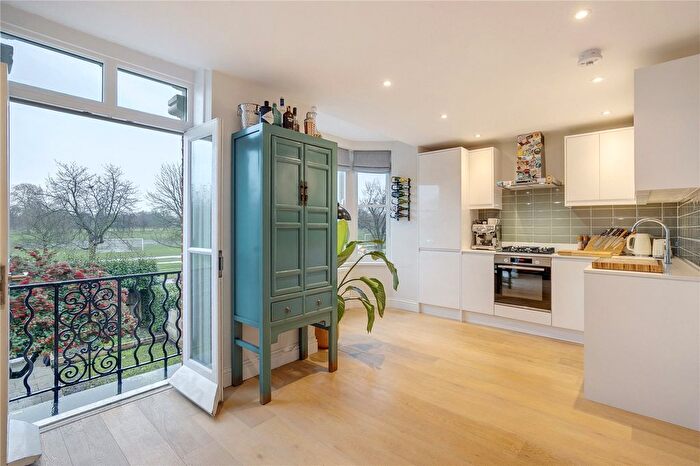 2 Bedroom Flat For Sale In Clapham Common North Side, SW4