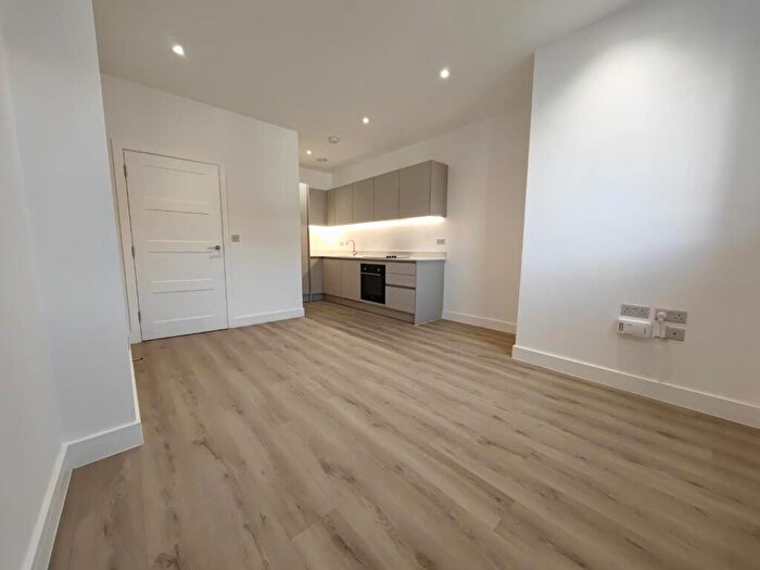 1 Bedroom Apartment To Rent In Peach Street, Wokingham, RG40
