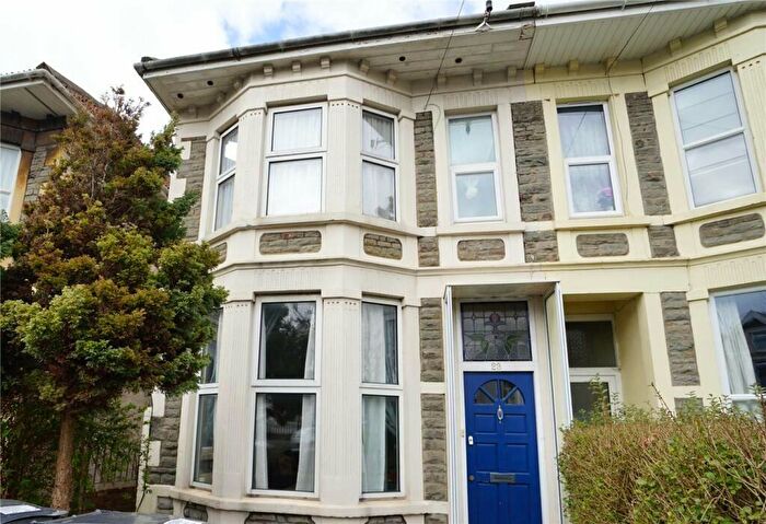 6 Bedroom House Of Multiple Occupation To Rent In Downend Road, Bristol, BS16