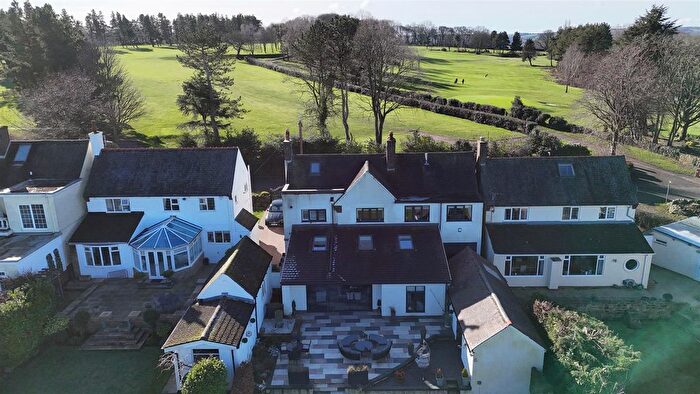 4 Bedroom Property For Sale In Highgate Lane, Dronfield, S18