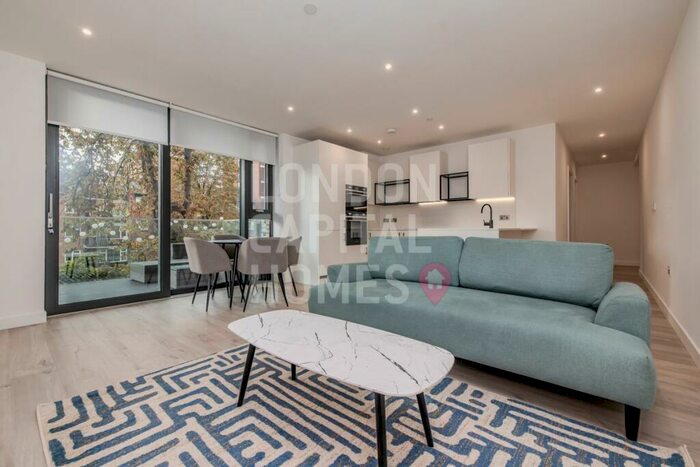 2 Bedroom Apartment To Rent In Willowbrook House, Coster Ave, Woodberry Down, London, N4