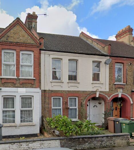 1 Bedroom Flat To Rent In Kettlebaston Road, London, E10