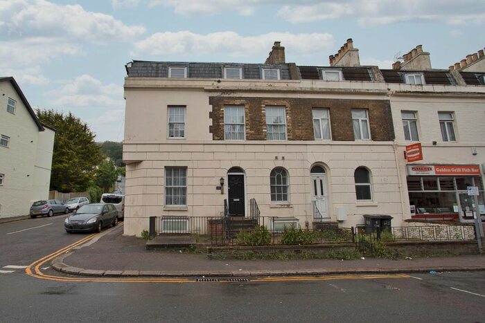 2 Bedroom Flat To Rent In Folkestone Road, Dover, CT17