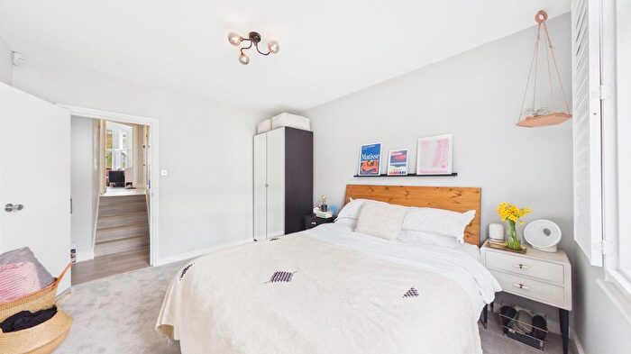 2 Bedroom Flat For Sale In Ashmore Road, London, W9