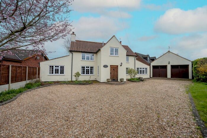 4 Bedroom Detached House For Sale In Foulsham Road, Bintree, Dereham, NR20