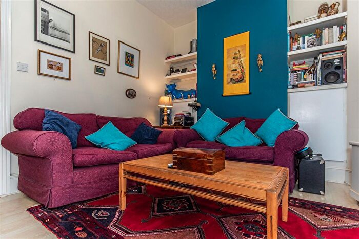 1 Bedroom Flat For Sale In Grassington Road, Eastbourne, BN20