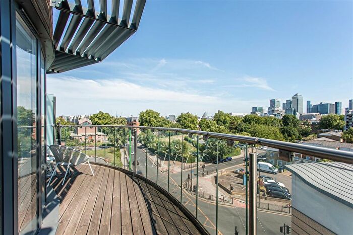 2 Bedroom Flat For Sale In Sphere Apartments, Mile End, E3