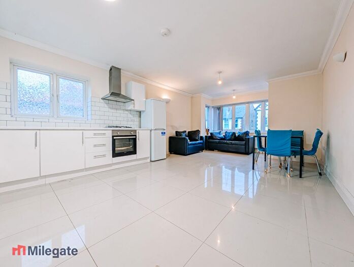 2 Bedroom Flat To Rent In Bennetts Yard, High Street, UB8