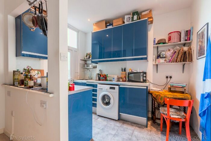 2 Bedroom Flat To Rent In Muschamp Road, Bellenden, London, SE15
