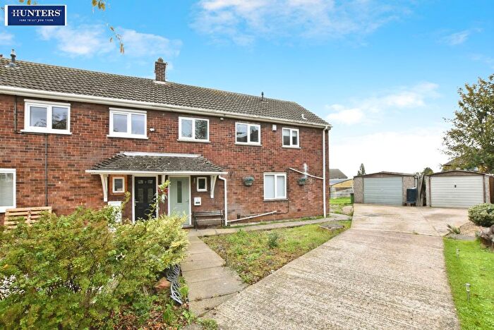 3 Bedroom Semi-Detached House For Sale In Laceby Road, Scunthorpe, DN17