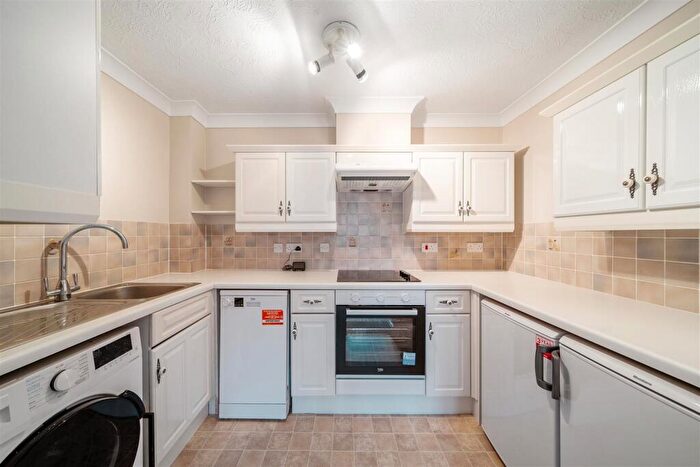 1 Bedroom Apartment To Rent In Mount Hermon Road, Woking, GU22