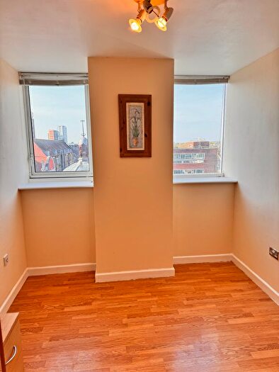 2 Bedroom Flat For Sale In Romford Road, London, E15