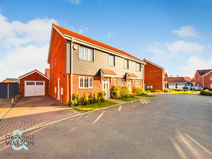 3 Bedroom Semi-Detached House To Rent In Picton Close, Poringland, Norwich, NR14