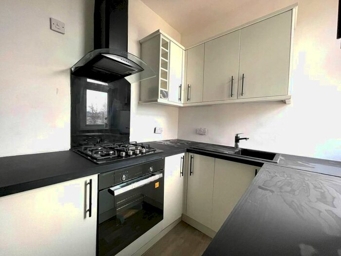 4 Bedroom Terraced House To Rent In Halifax Road, Keighley, BD21
