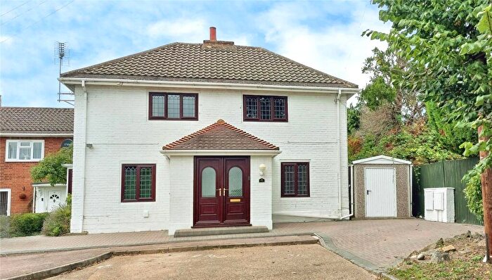 4 Bedroom Detached House For Sale In Willcocks Close, Chessington, KT9
