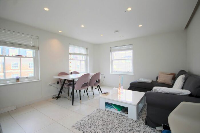 2 Bedroom Flat To Rent In York Street, Marlybone, W1U