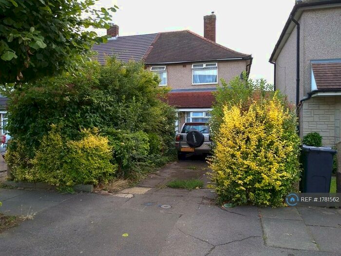 4 Bedroom End Of Terrace House To Rent In Cypress Grove, Ilford, IG6